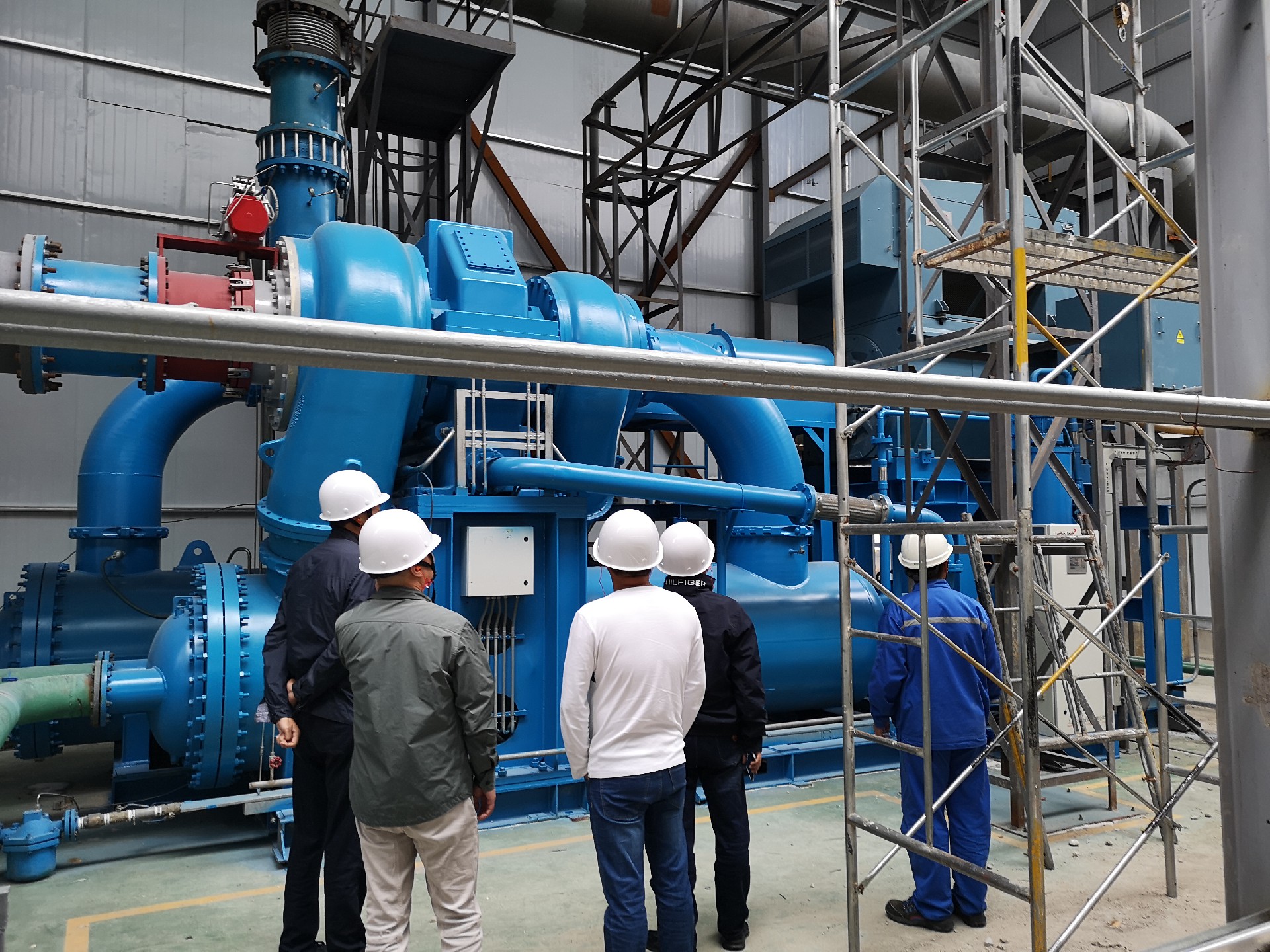 钛灵特空分行业10万等级原料空压机新品开机试车成功